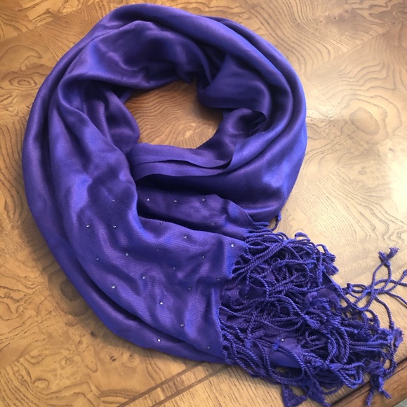 Charming Charlie Accessories - NWOT Charming Charlie purple scarf